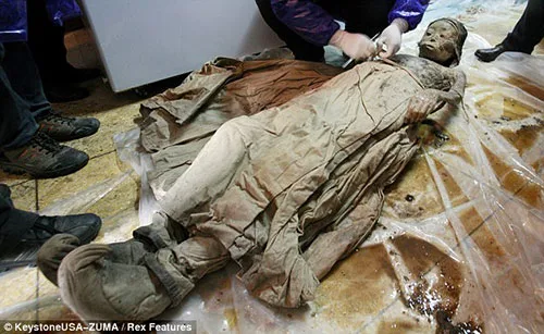 Taizhou mummy dated Ming Dynasty shows us accurate 700-year-old Chinese clothing