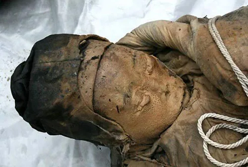 Taizhou mummy dated Ming Dynasty shows us accurate 700-year-old Chinese clothing