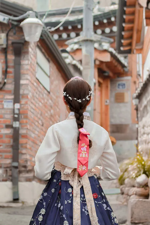 Korean daenggi hair accessory indicated marital status of a woman