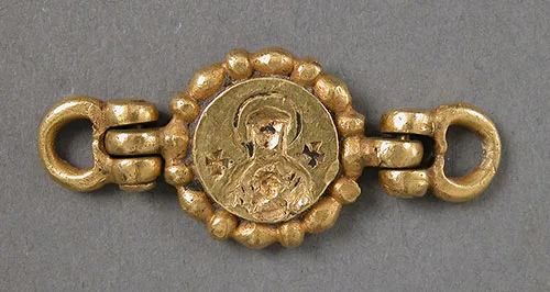 Gold clasp with medallion of the Virgin Mary and Child, Byzantine, the 6th century