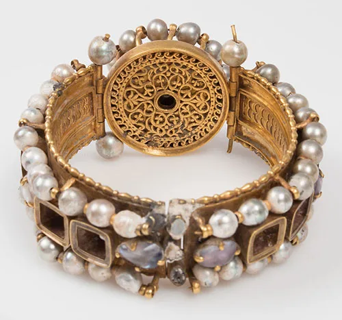 Ornate bejeweled gold bracelet, Byzantine, 500-700