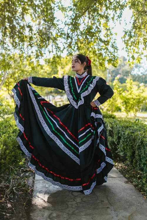 Mexican folklorico dance costumes