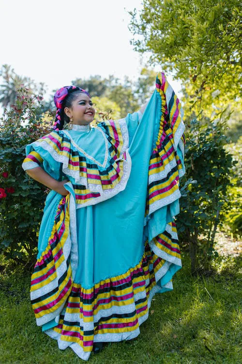 Mexican folklorico dance costumes