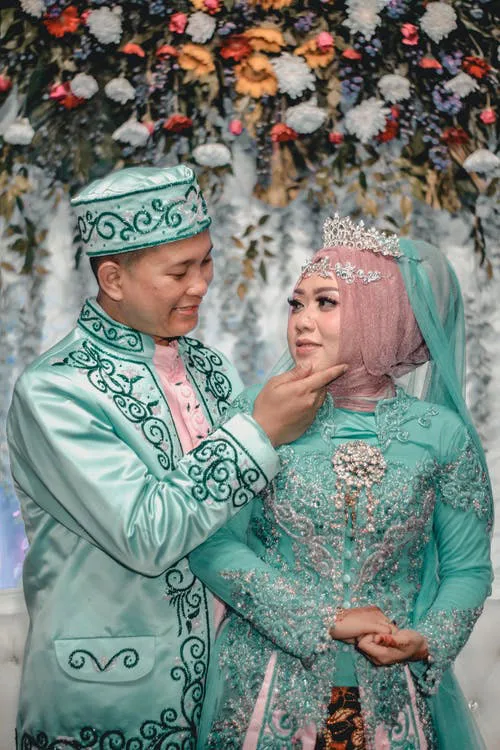 Traditional wedding attire in different countries (photos)