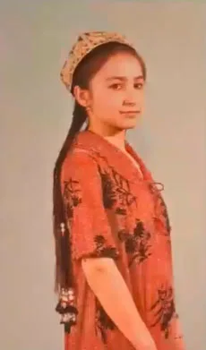 Uzbek hair adornment for young girls with a curious name Sochpopuk