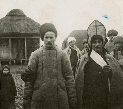 high-quality 1910s photos of Ukrainian peasant clothing