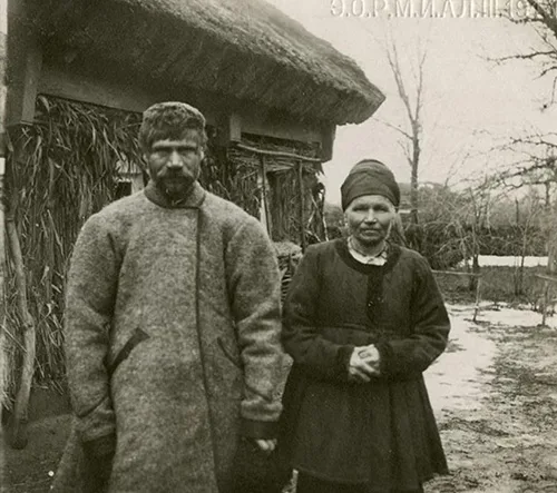 high-quality 1910s photos of Ukrainian peasant clothing