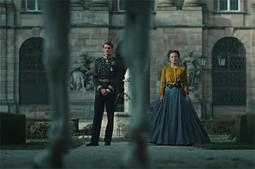 Show costumes in The Empress / Die Kaiserin series