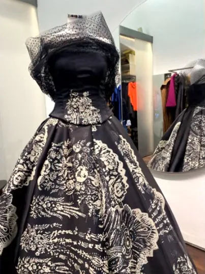 Show costumes in The Empress / Die Kaiserin series
