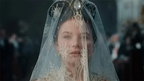 Show costumes in The Empress / Die Kaiserin series