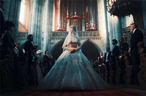 Show costumes in The Empress / Die Kaiserin series