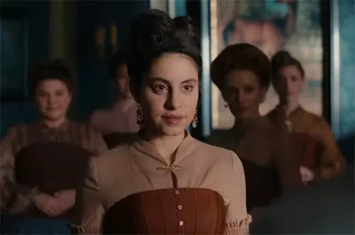 Show costumes in The Empress / Die Kaiserin series