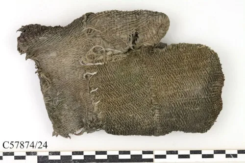 Viking lost mitten from Lendbreen is one of a kind find. How was it made?