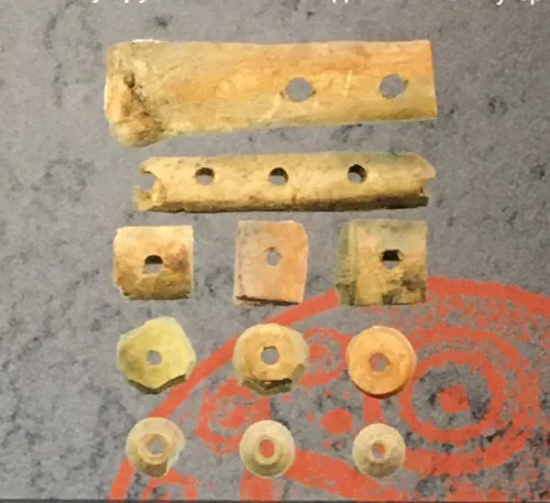 Bone buttons in Kyivan Rus