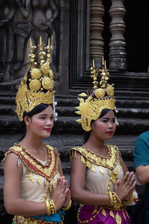 Top 5 extravagant female folk headdresses