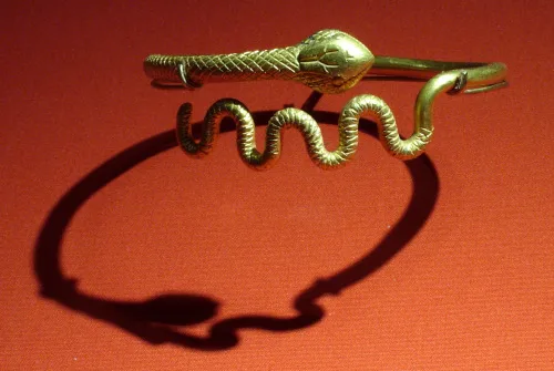 Most curious examples of snake-shaped jewelry throughout the ages