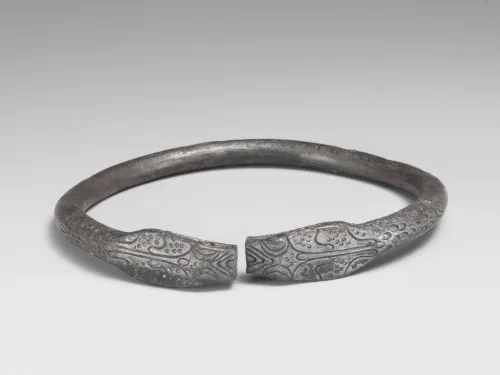 Most curious examples of snake-shaped jewelry