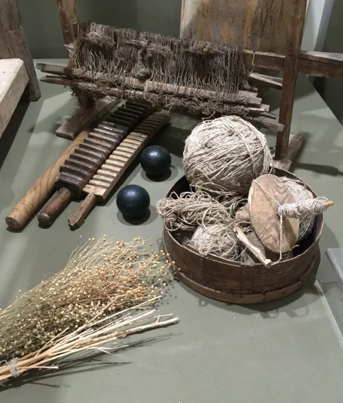 Extravagant 100-year-old spinning and weaving tools from central Ukraine