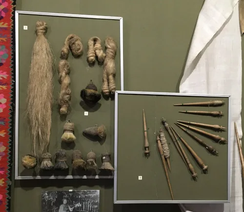 Extravagant 100-year-old spinning and weaving tools from central Ukraine
