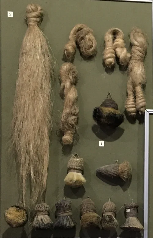 Extravagant 100-year-old spinning and weaving tools from central Ukraine