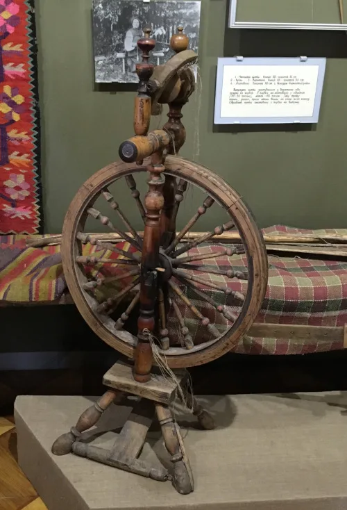 Extravagant 100-year-old spinning and weaving tools from central Ukraine