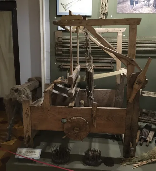 Extravagant 100-year-old spinning and weaving tools from central Ukraine