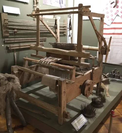 Extravagant 100-year-old spinning and weaving tools from central Ukraine