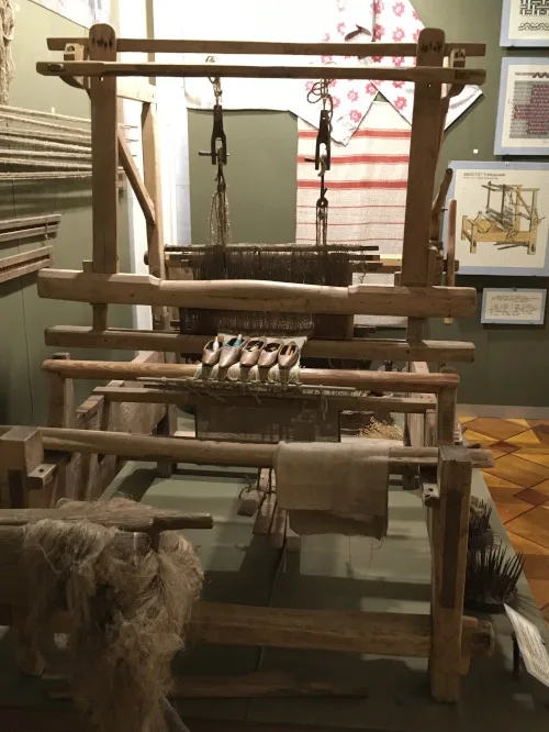 Extravagant 100-year-old spinning and weaving tools from central Ukraine