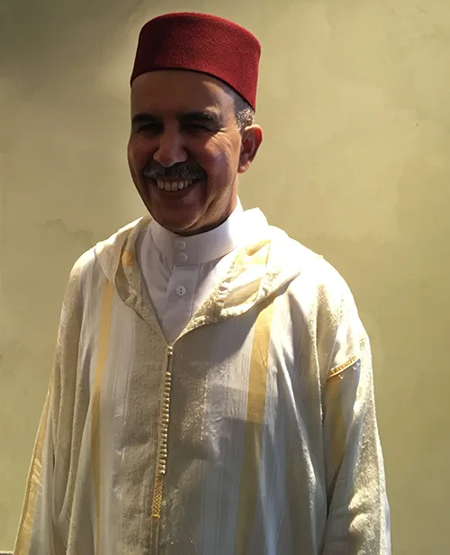 Moroccan djellaba – cute traditional robe with pointed hood