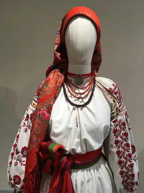 Ukrainian 100-year-old male and female headdresses
