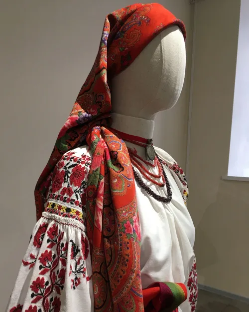 Ukrainian 100-year-old male and female headdresses