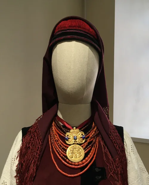 Ukrainian 100-year-old male and female headdresses