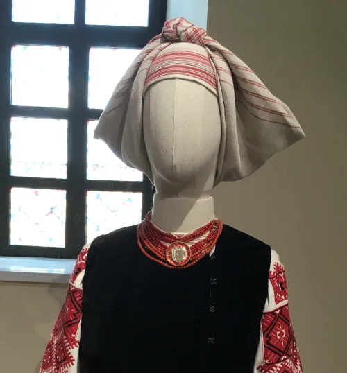 Ukrainian 100-year-old male and female headdresses