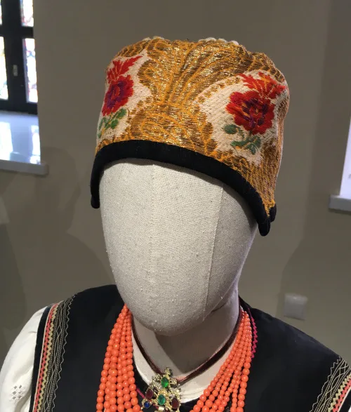 Ukrainian 100-year-old male and female headdresses