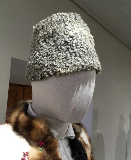 Ukrainian 100-year-old male and female headdresses