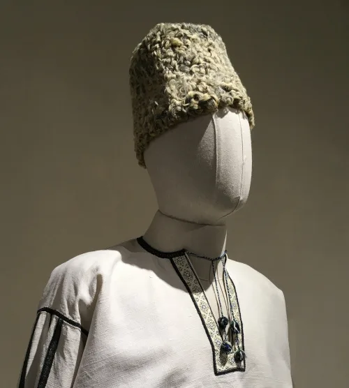 Ukrainian 100-year-old male and female headdresses