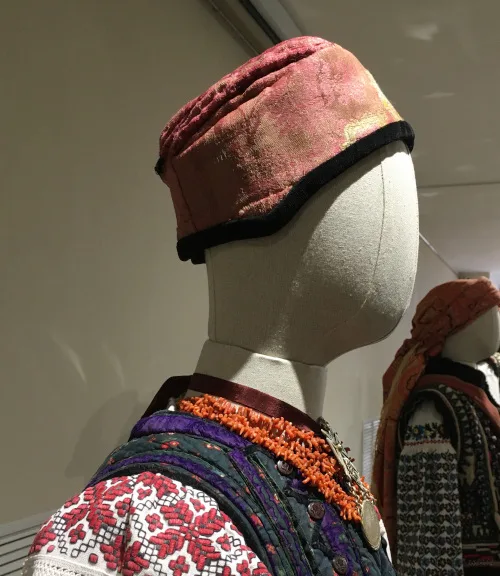Ukrainian 100-year-old male and female headdresses