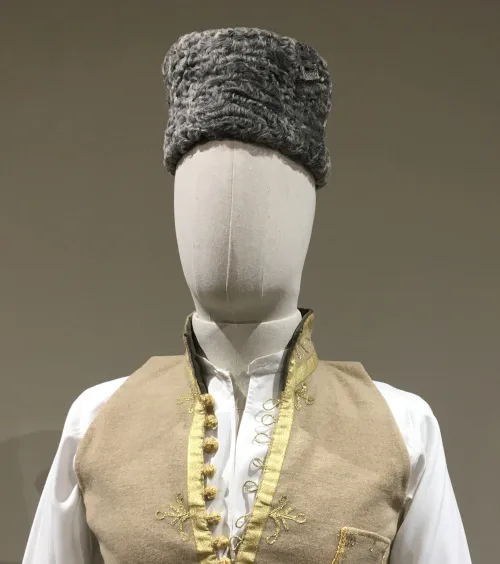 Ukrainian 100-year-old male and female headdresses