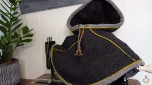 Saami winter cape Luhkka and the most adorable and interesting video about how to make it