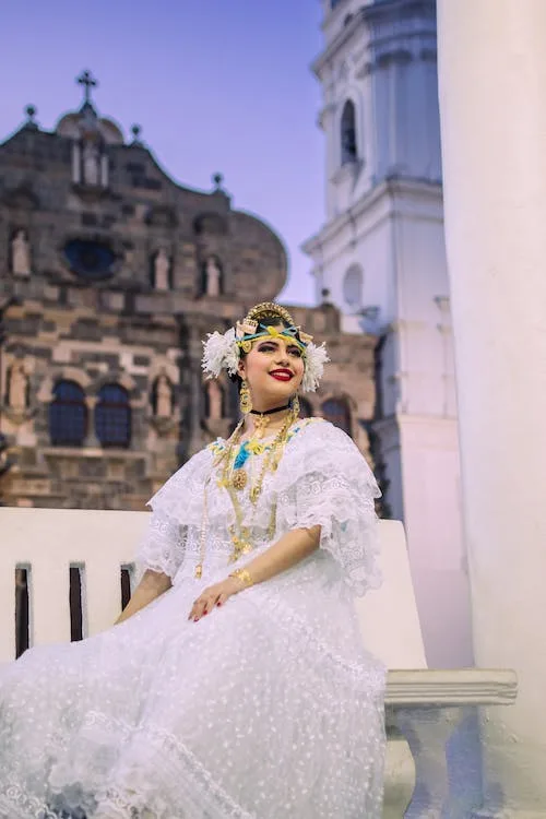 Panamanian pollera blanca or white pollera — exquisite and expensive traditional dress